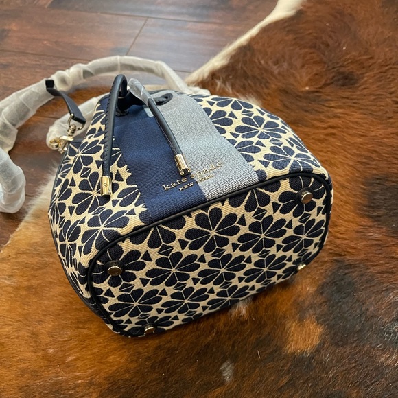 KATE SPADE NEW YORK Flower Jacquard Stripe Bucket bag blue - Picture 8 of 10